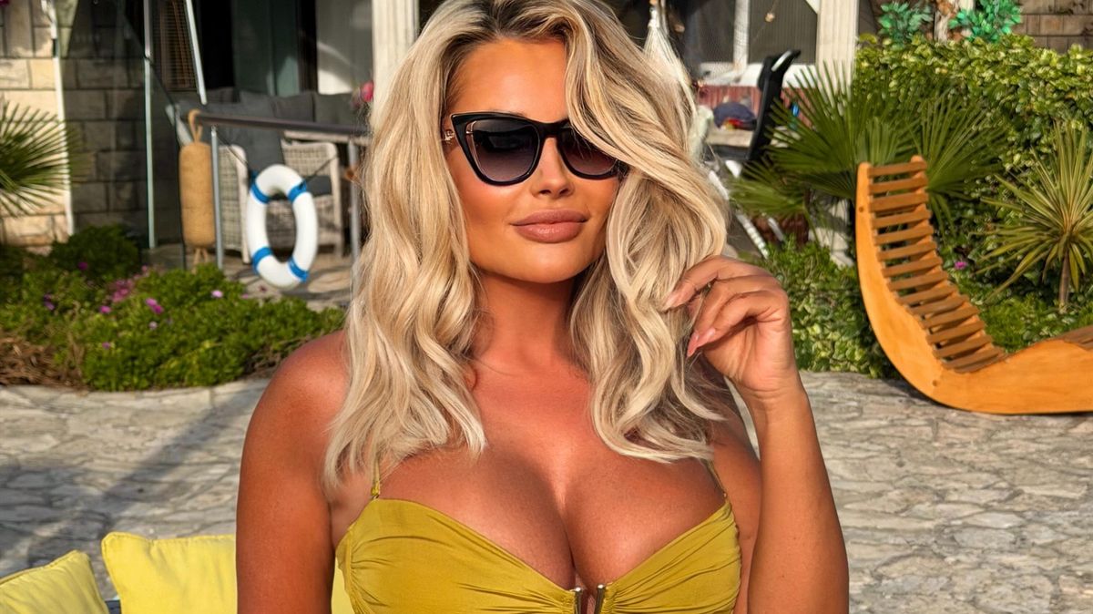 Nejdřív mokré tričko, teď rozepnutá košilka a nahoře bez! Lenka Dragounová rozpálila fanoušky